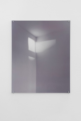 Vordere Wand Ecke rechte Wand, 2019, C-print mounted on aluminium between two sheets of glass, 30 × 24 cm, in: Feria Material,  2025, Mexico City